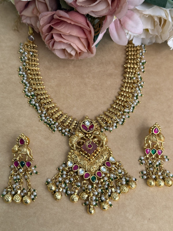 Pachi Kundan choker image 1