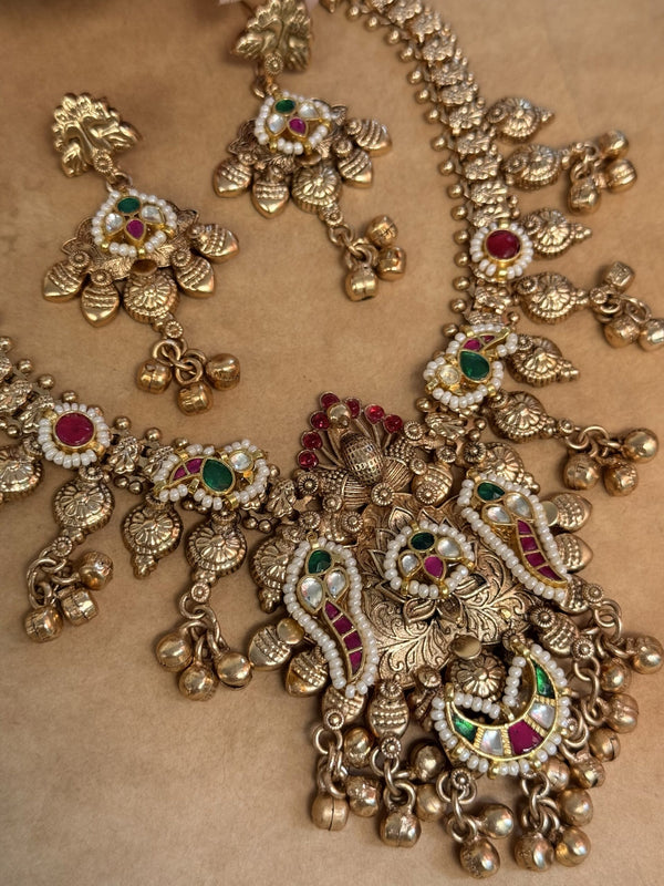 necklace image 0