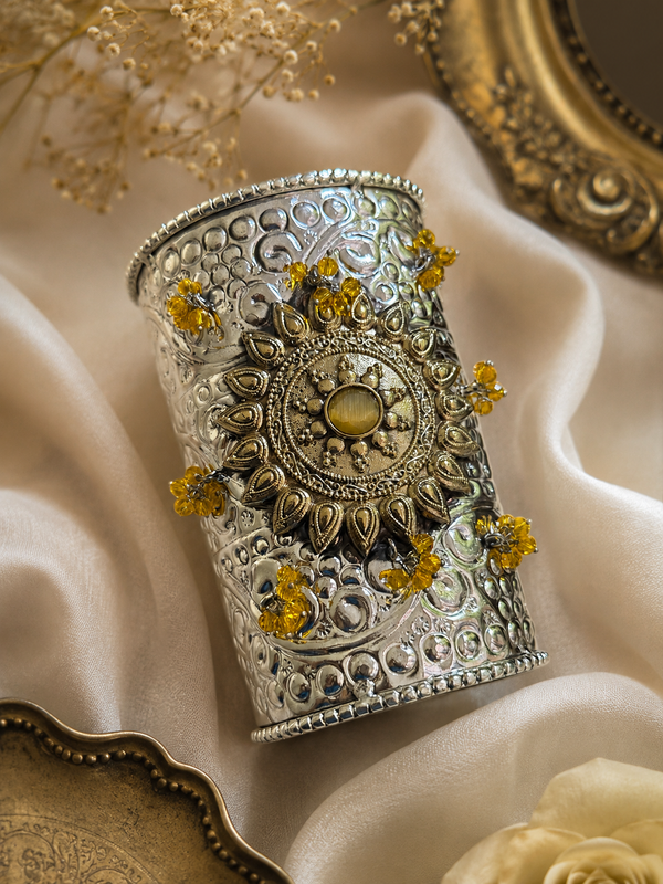 Hand cuff