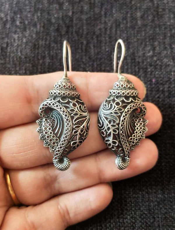 SHELL EARINGS image 0