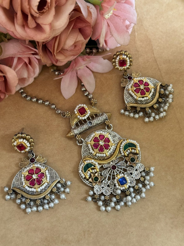 Kundan long necklace image 0