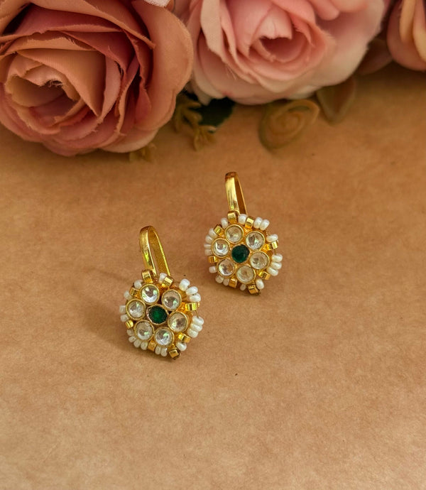 SAFED ISHQ KUNDAN EARCUFF image 0