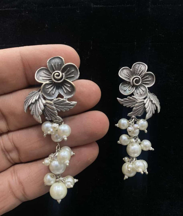 FLOWER MOTI EARINGS image 0