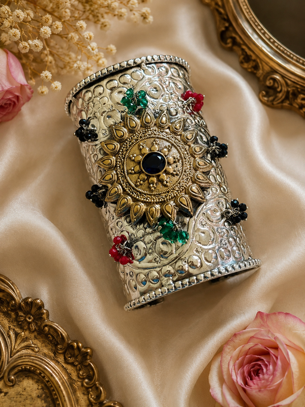 Hand cuff
