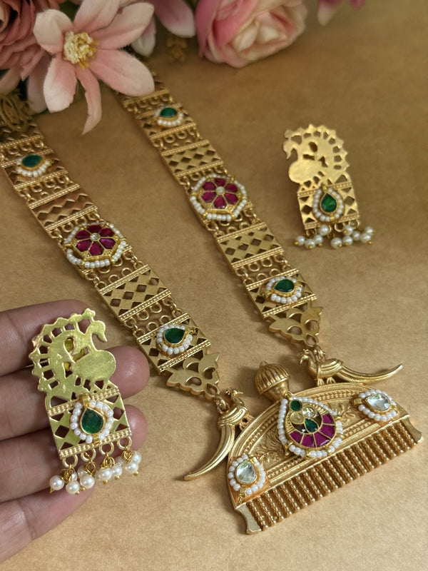 Kundan golden long necklace image 0