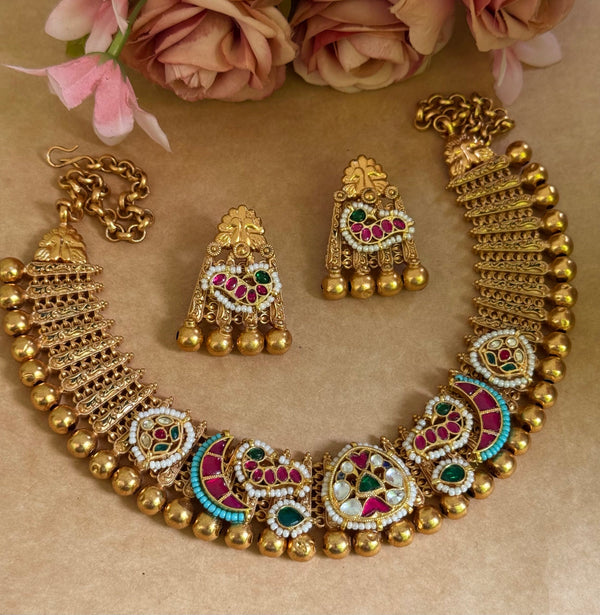 golden pachi Kundan necklace image 1