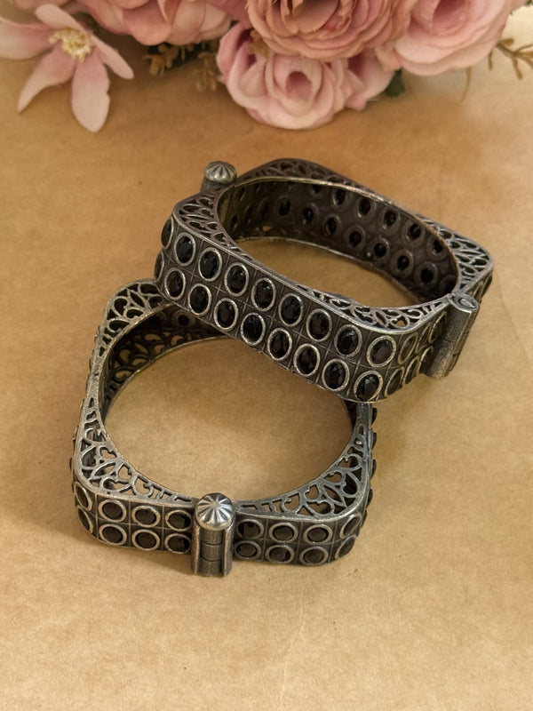 BLACK DIAMOND KADA PAIR image 0