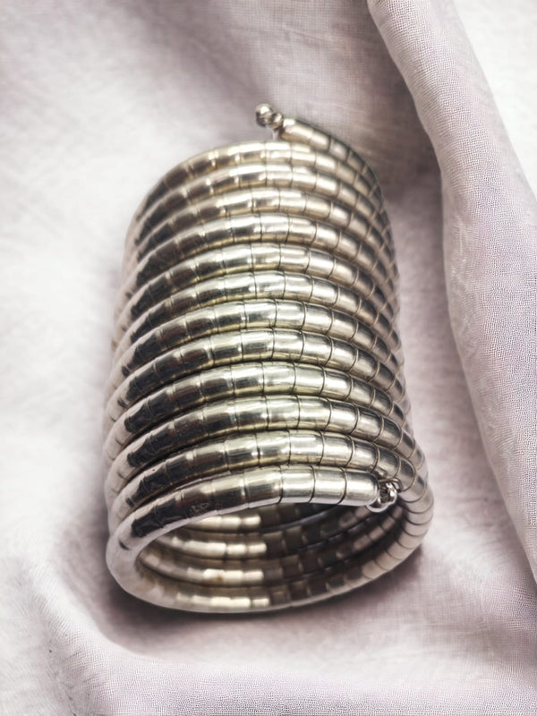 SILVER SPIRAL KADA image 1