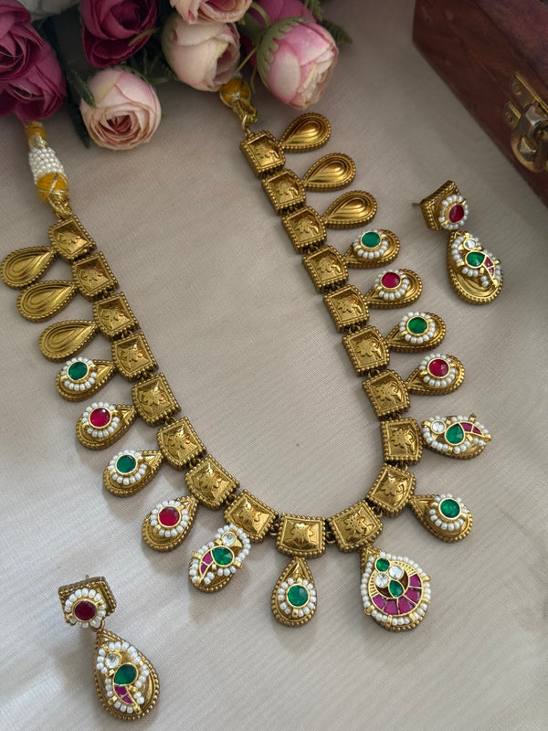 A-Kundan necklace image 0