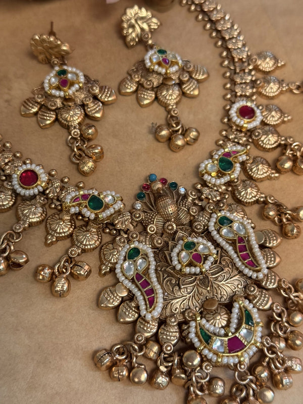 necklace image 0