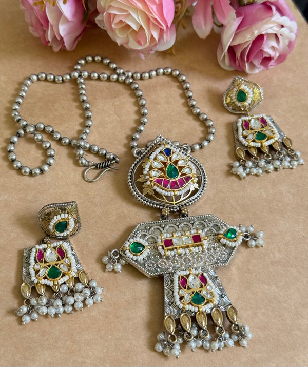 EKRAAR PACHI KUNDAN NECKLACE image 0