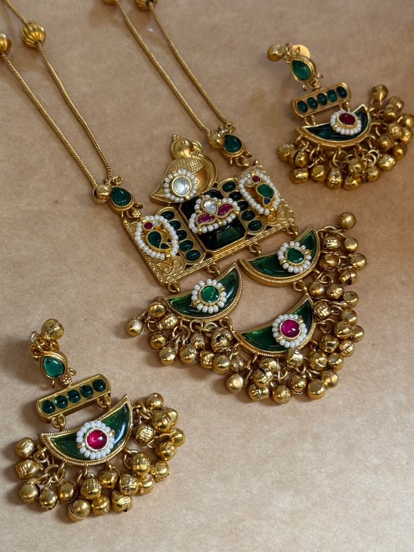 Long necklace image 0