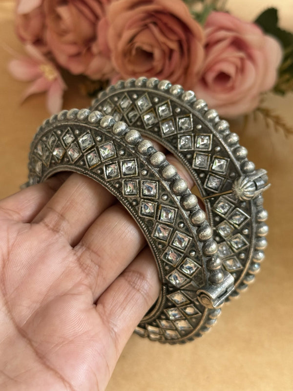 WHITE STONE KADA PAIR image 1