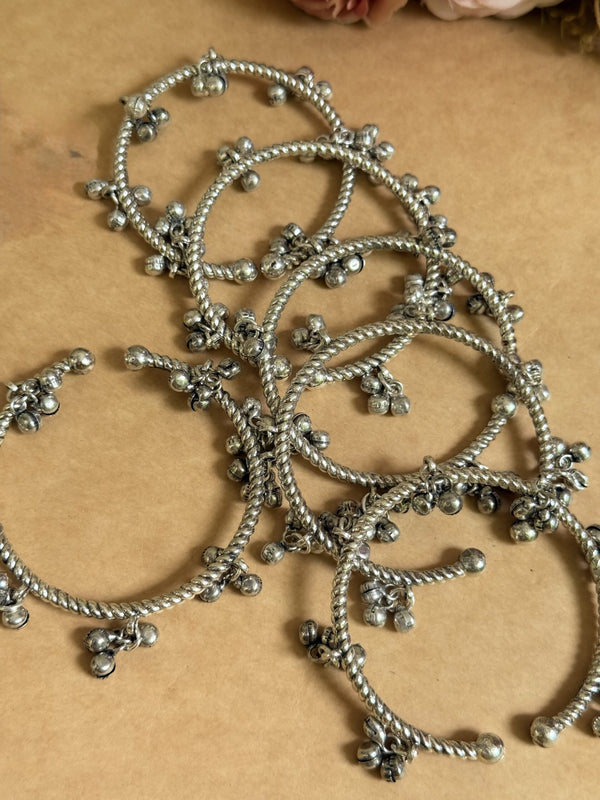 SILVER GUNGROO BANGLES 2pcs image 0
