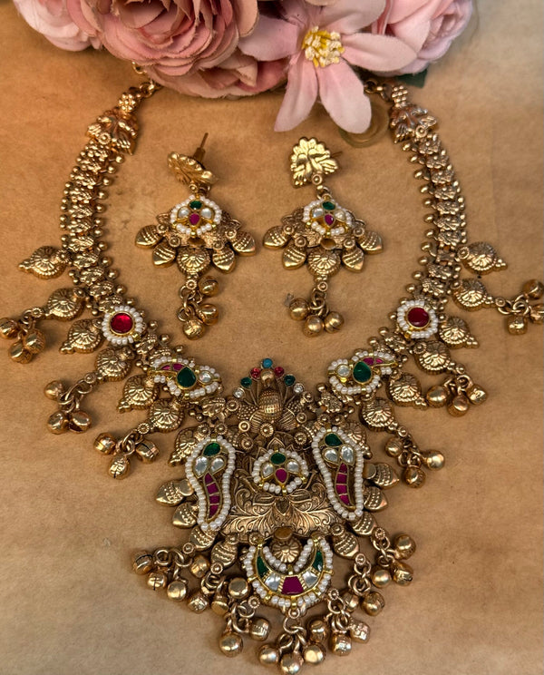 necklace image 1