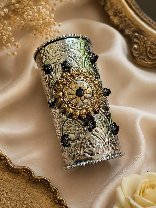 Hand cuff