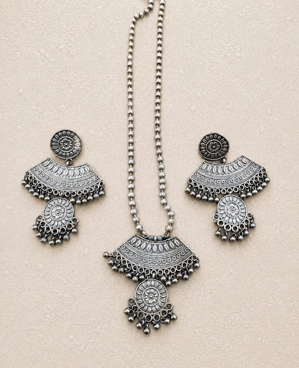 A-Germansilverlong necklace image 0