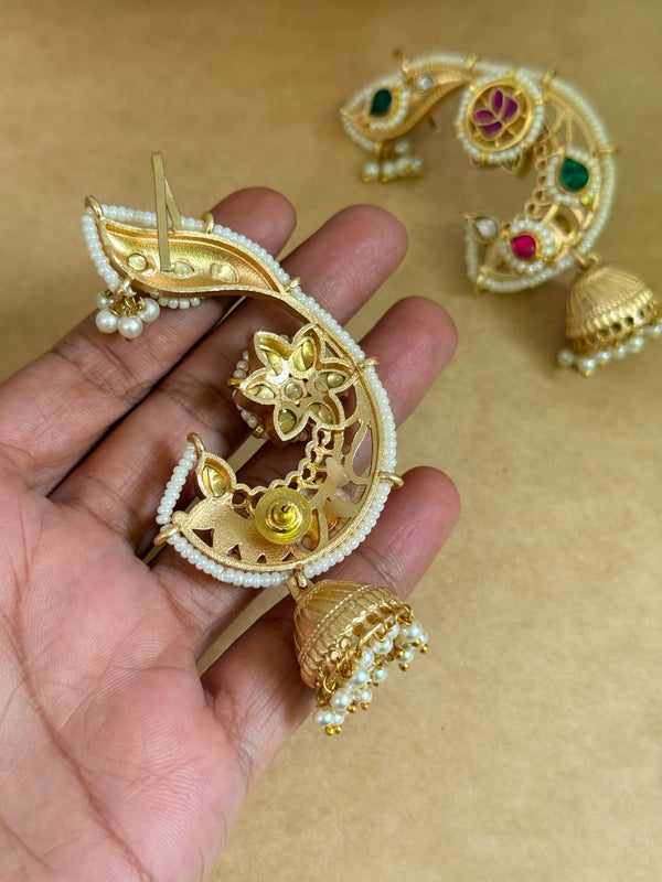 A-GOLDEN DAZZLE KUNDAN EARCUFF image 1