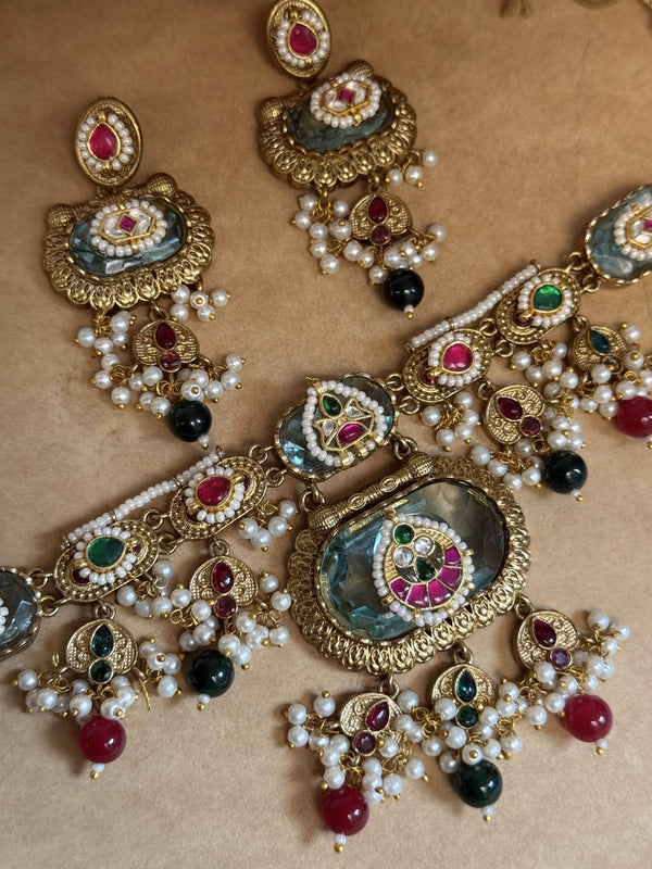 statement necklace image 0