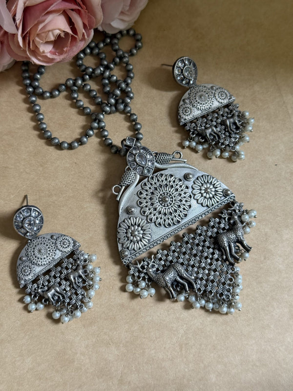 A-necklace image 0