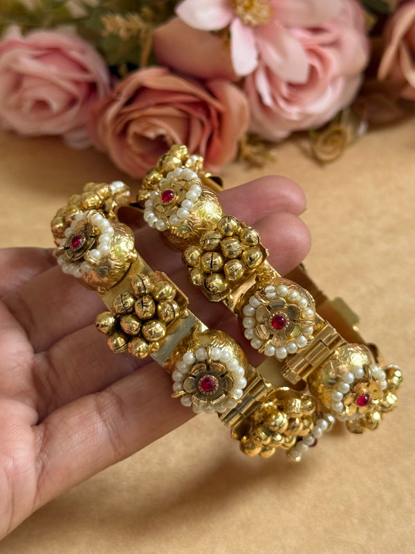 A-KUNDAN MOTI KADA PAIR image 0