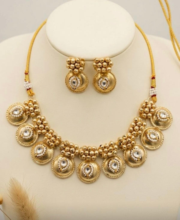 A-statement necklace image 0