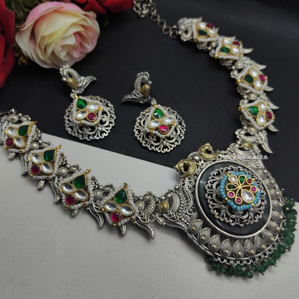 LUXURY QUEEN NECKLACE