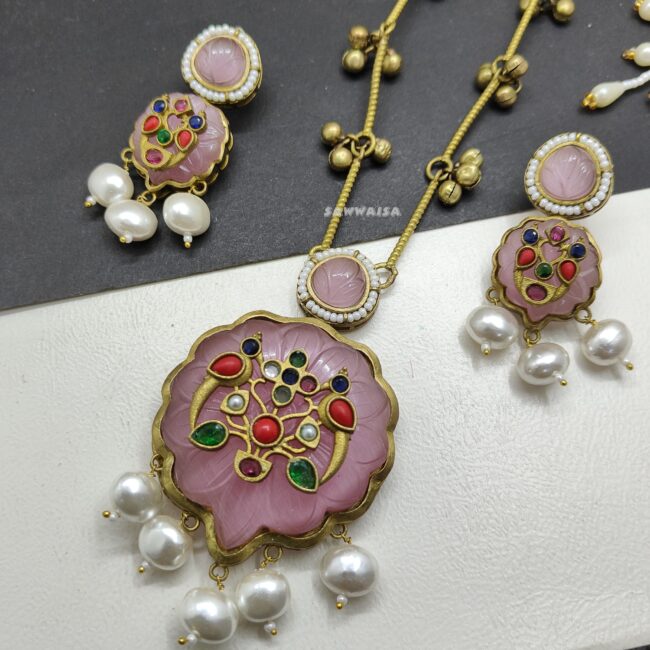 RAJWADI SET WITH EARINGS(pink)