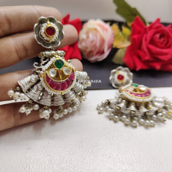 HUMNAVA EARINGS