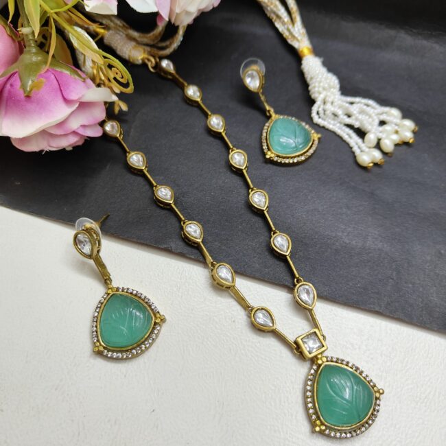 GARNEER NECKLACE