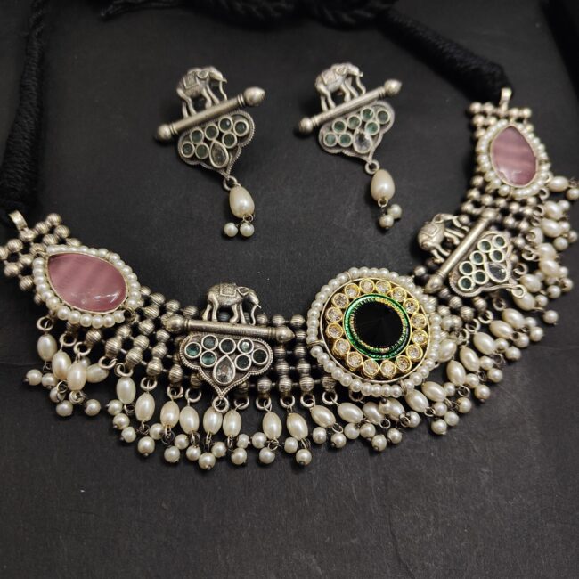 NEELI NECKLACE