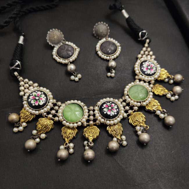 RANJNA NECKLACE